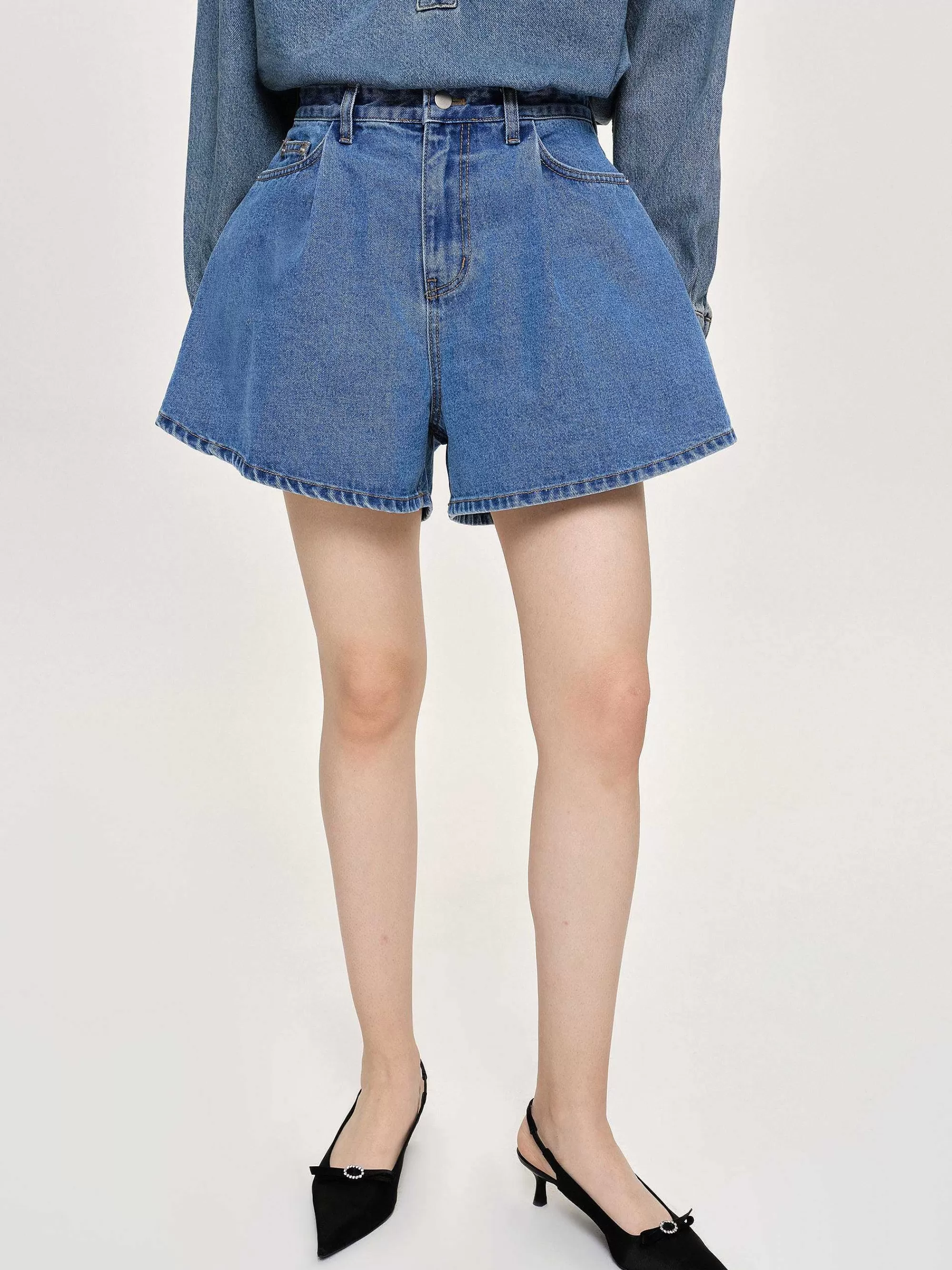 Frauen Source Unknown Ausgestellte Jeansshorts, Mittelblau